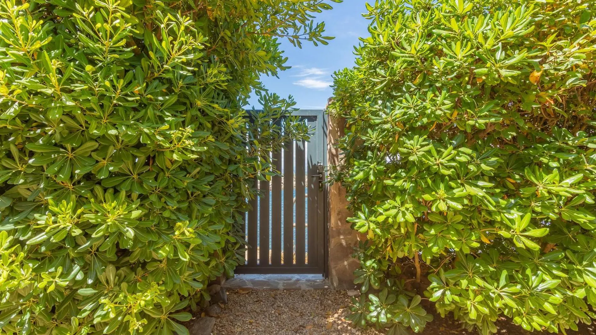 Exception Maison Pieds Dans L'Eau Frejus Holiday home
